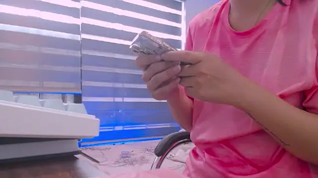 Snapshot of bunny_b4nny chatting on October 2025 06:12:01 AM bunny b4nny online show from October 2025 06:12:01 AM