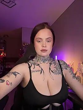 Mariiiiiway online show from October 2025 04:17:01 PM