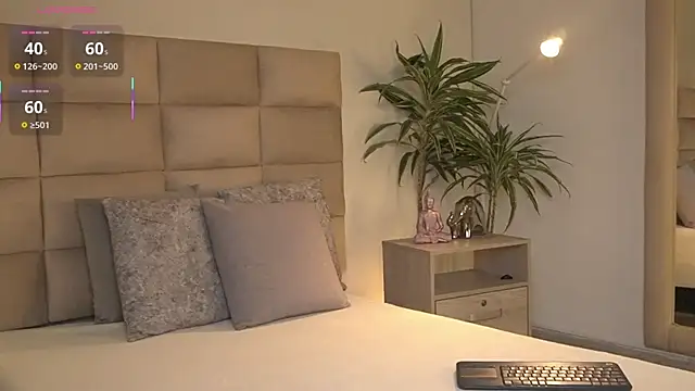 Snapshot of SophieCollins_1 chatting on May 2026 11:48:02 AM SophieCollins 1 online show from May 2026 11:48:02 AM