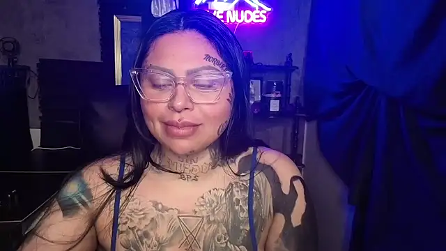 chicanachic13 online show from February 2026 01:09:01 AM