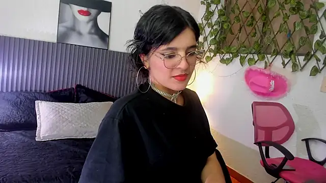Saraah Dark online show from September 2025 03:22:01 AM