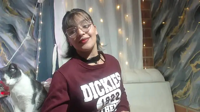 Saraah Dark online show from October 2025 04:33:01 AM