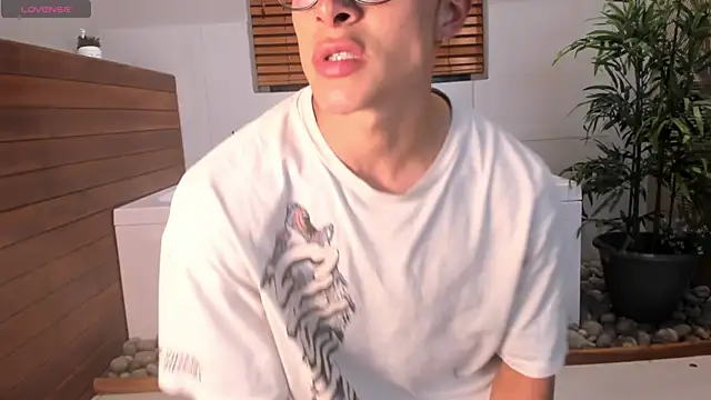 Snapshot of AustinJones_ chatting on October 2025 08:21:02 PM AustinJones online show from October 2025 08:21:02 PM