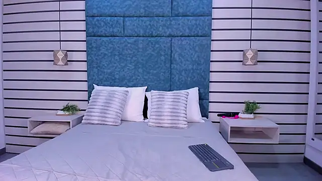 NatyLeone online show from September 2025 08:21:02 PM