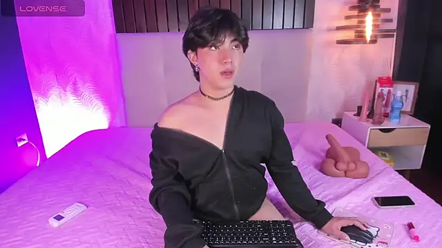 Creamy Angelo online show from November 2025 08:40:01 PM