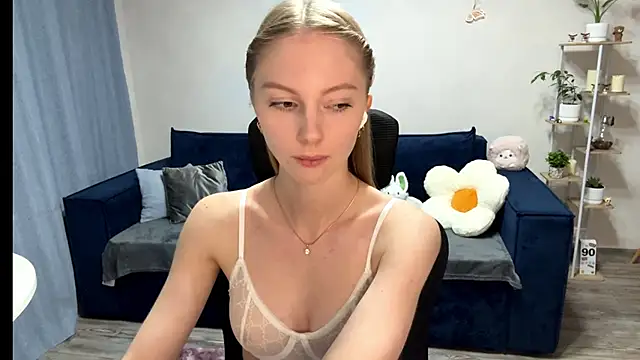 BrightAnnie online show from October 2025 05:08:01 PM