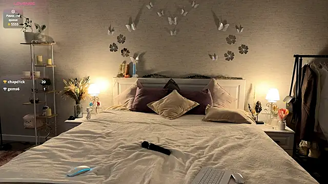 Snapshot of BrightAnnie chatting on May 2026 02:14:01 PM BrightAnnie online show from May 2026 02:14:01 PM