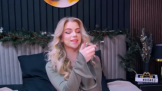 MilanaCeleste online show from December 2025 09:45:01 PM