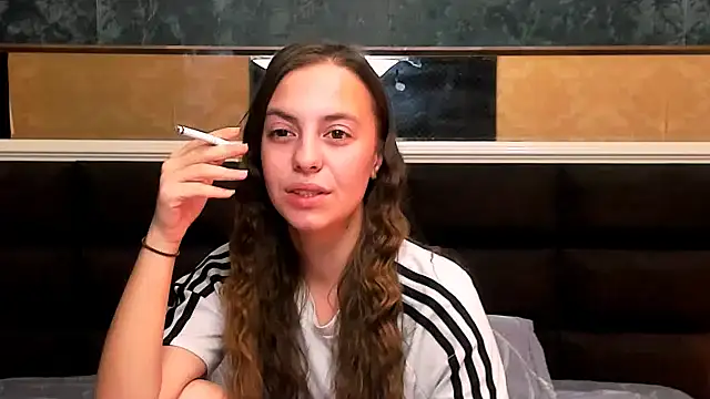 Snapshot of MillieTinny chatting on October 2025 03:09:02 AM MillieTinny online show from October 2025 03:09:02 AM