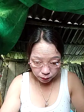 Snapshot of _Helala_ chatting on October 2025 04:43:02 AM Helala online show from October 2025 04:43:02 AM