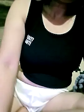 Surrilove online show from December 2025 04:25:01 PM