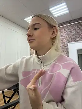 Sky Cutie online show from December 2025 04:07:02 AM