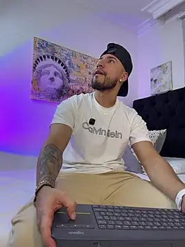 Thiago Hill online show from April 2026 05:16:02 AM