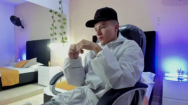 Nascary Fox online show from November 2025 12:51:01 PM