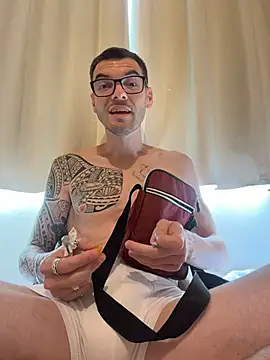 Leonsouzaof online show from December 2025 05:29:02 PM