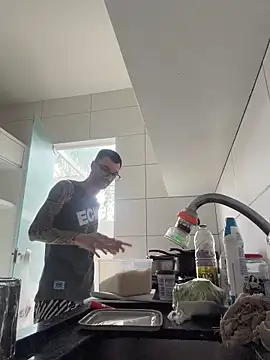 Leonsouzaof online show from December 2025 05:11:02 PM