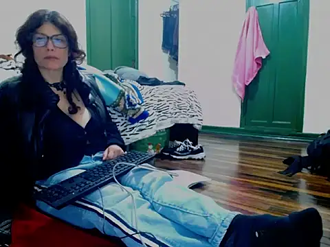 Snapshot of fenix_colette chatting on April 2026 12:13:02 AM fenix colette online show from April 2026 12:13:02 AM