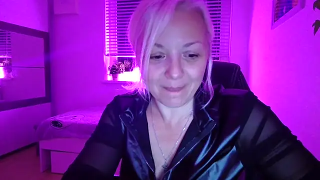 Linsy Kim online show from October 2025 07:38:02 PM