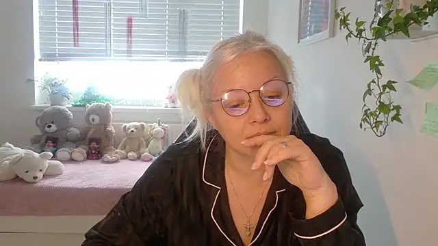 Linsy Kim online show from January 2026 09:00:02 AM