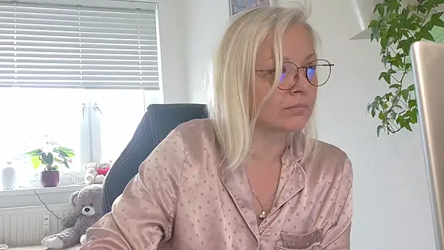 Linsy Kim online show from March 2026 08:31:02 AM