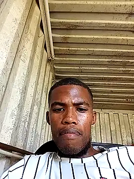 Snapshot of Basslanie chatting on December 2025 11:30:02 AM Basslanie online show from December 2025 11:30:02 AM