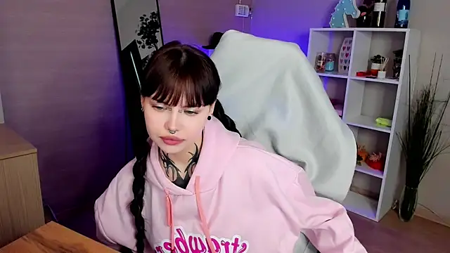 Morana Batt online show from October 2025 02:00:01 AM