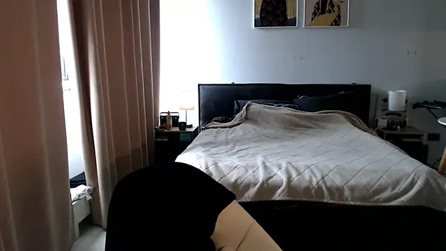 Snapshot of VivianCoke chatting on April 2026 09:24:01 AM VivianCoke online show from April 2026 09:24:01 AM