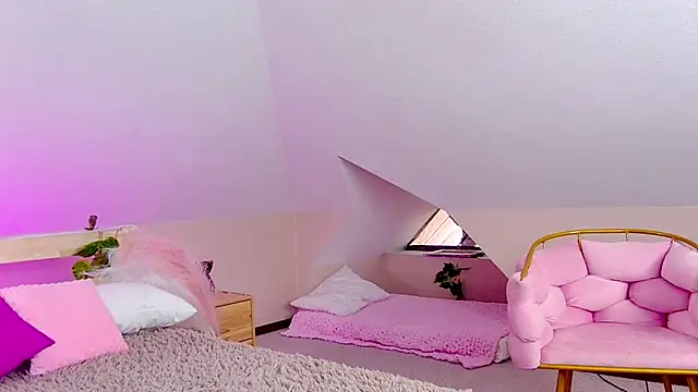 Liann Stark online show from October 2025 07:01:01 AM