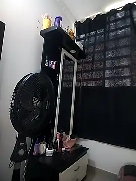 dulcelatin21 online show from November 2025 03:57:01 PM