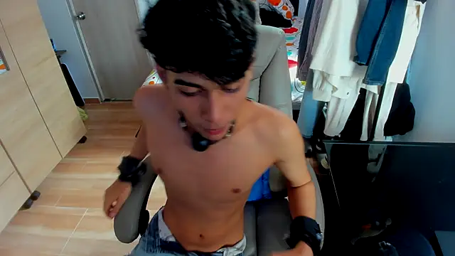 AliottTwink online show from June 2026 07:23:02 PM