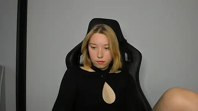 Agatha May online show from October 2025 12:04:02 PM