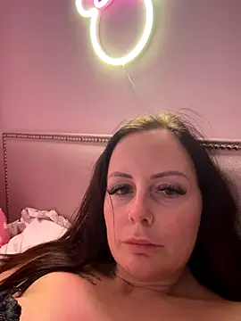 nightingale27 online show from December 2025 09:45:02 PM