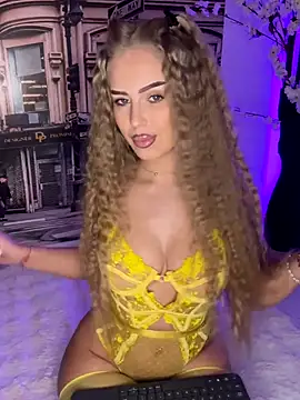 AubrieleRouj1 online show from January 2026 05:37:01 PM