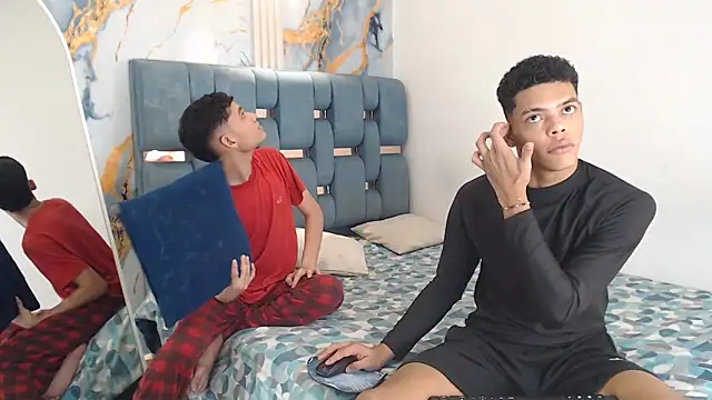 PRETTY FEM online show from April 2026 01:44:01 AM