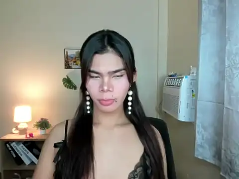 Snapshot of dianne_swift chatting on October 2025 03:24:02 PM dianne swift online show from October 2025 03:24:02 PM
