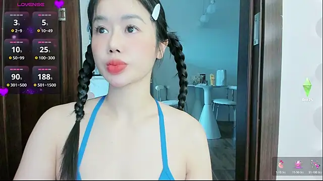 strawberry-ni online show from November 2025 04:55:01 AM