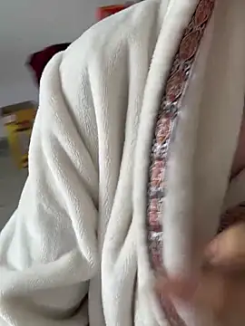 xiiuuff18 online show from December 2025 01:55:02 AM