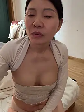 xiiuuff18 online show from December 2025 02:06:01 AM