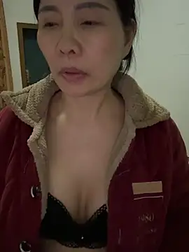 xiiuuff18 online show from February 2026 12:04:01 PM