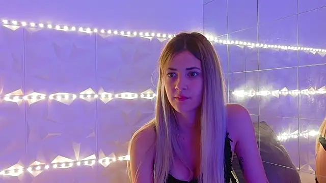 Aishha  online show from September 2025 05:18:02 AM