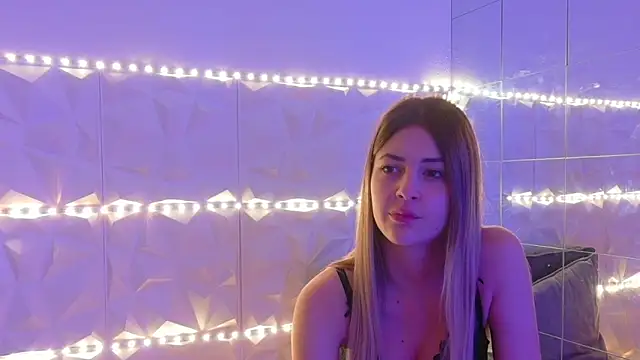 Aishha  online show from December 2025 05:27:01 AM