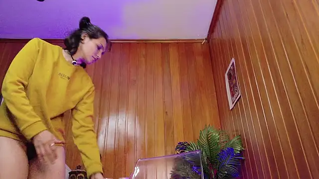 Zafiro Gem  online show from February 2026 09:23:02 AM