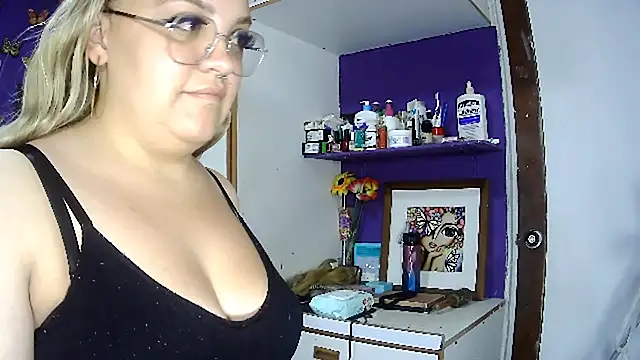 Snapshot of Sasha_TK chatting on October 2025 09:10:02 PM Sasha TK online show from October 2025 09:10:02 PM
