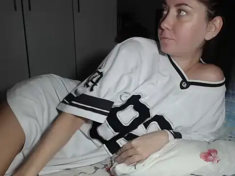 petite danielle online show from December 2025 12:27:01 AM