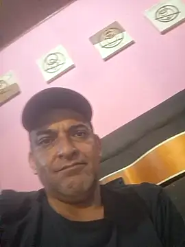 Snapshot of GustavoBtu chatting on October 2025 11:27:01 PM GustavoBtu online show from October 2025 11:27:01 PM