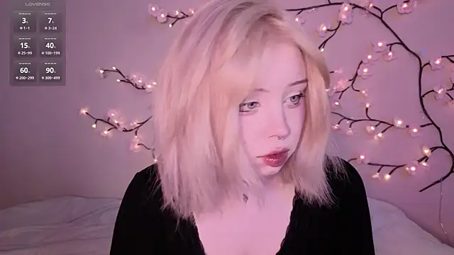 Snapshot of RileyVice chatting on April 2026 08:28:02 AM RileyVice online show from April 2026 08:28:02 AM