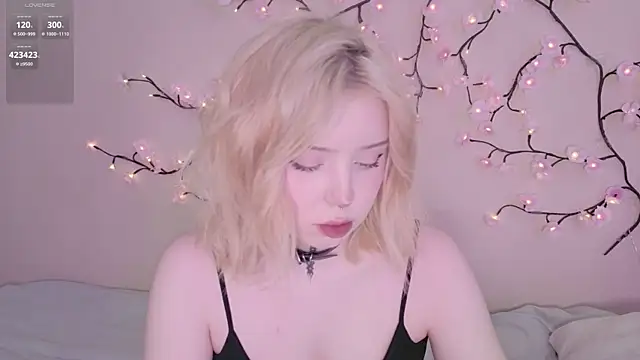 Snapshot of RileyVice chatting on May 2026 08:31:01 AM RileyVice online show from May 2026 08:31:01 AM