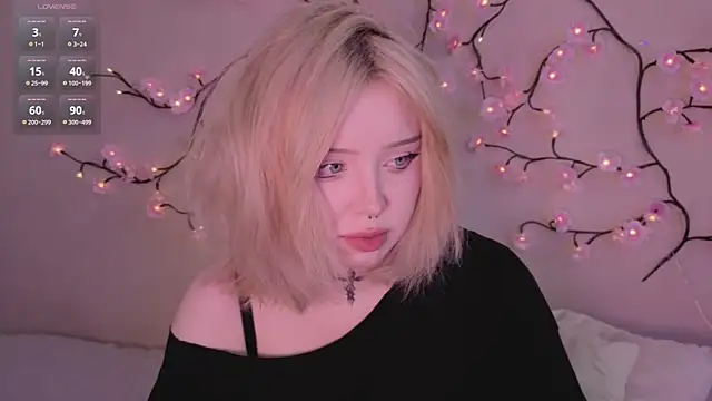 Snapshot of RileyVice chatting on May 2026 09:15:02 AM RileyVice online show from May 2026 09:15:02 AM