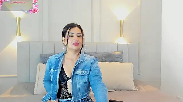 victoria bourne online show from November 2025 07:25:01 PM