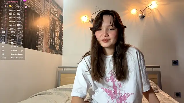 Snapshot of KiraVelvet chatting on September 2025 09:31:01 AM KiraVelvet online show from September 2025 09:31:01 AM